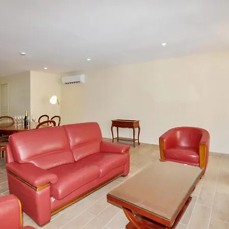Splendida Casa Con 3 Da Letto A Saint-génis-des-fontai Saint-Génis