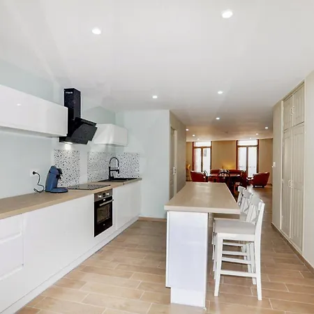 3 Bedroom In Saint-genis-des-fontai * Saint-Génis
