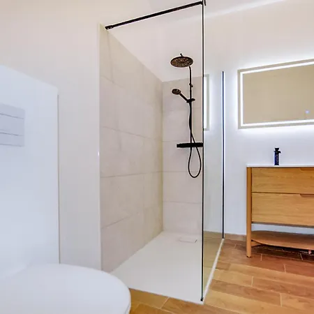 Splendida Casa Con 3 Da Letto A Saint-génis-des-fontai Saint-Génis