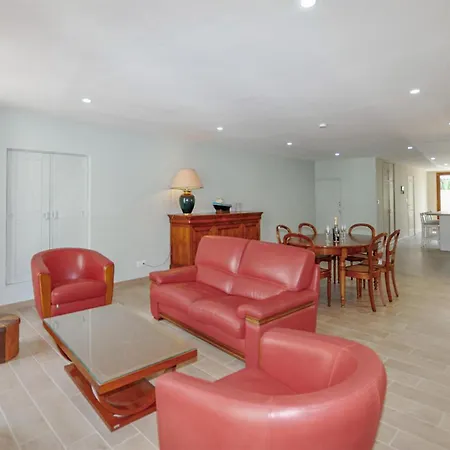 Splendida Casa Con 3 Da Letto A Saint-génis-des-fontai Casa vacanze