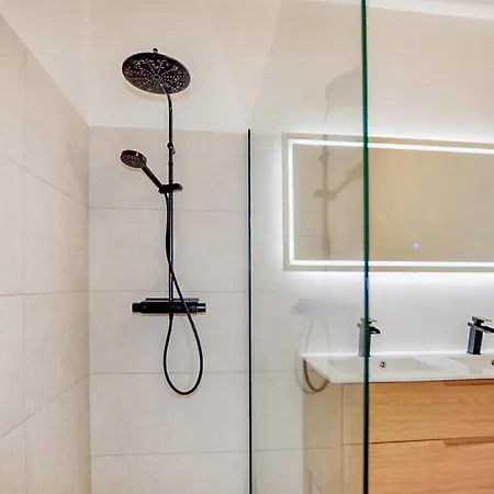 Splendida Casa Con 3 Da Letto A Saint-génis-des-fontai