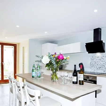 3 Bedroom Stunning In Saint-genis-des-fontai Saint-Génis