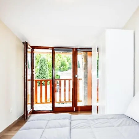 Splendida Casa Con 3 Da Letto A Saint-génis-des-fontai * Saint-Génis