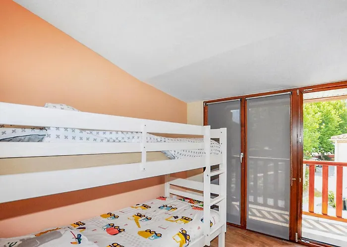 Dom wakacyjny 3 Bedroom In Saint-genis-des-fontai