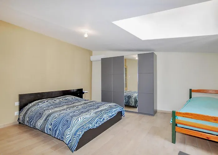 3 Bedroom In Saint-genis-des-fontai Dom wakacyjny *