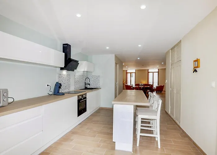 3 Bedroom In Saint-genis-des-fontai * Saint-Génis