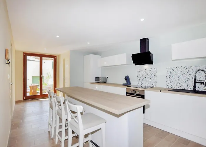 3 Bedroom In Saint-genis-des-fontai Dom wakacyjny Saint-Génis
