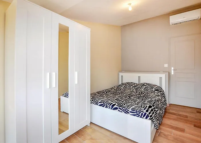 Dom wakacyjny 3 Bedroom In Saint-genis-des-fontai Saint-Génis