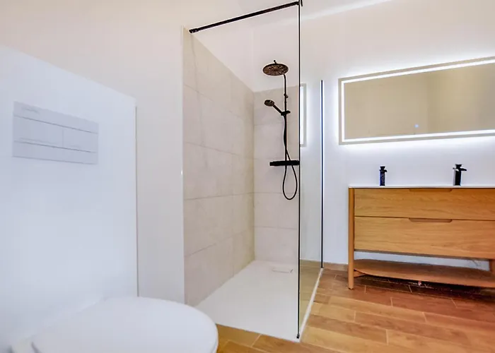 3 Bedroom In Saint-genis-des-fontai Saint-Génis