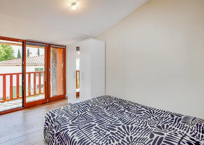 Dom wakacyjny 3 Bedroom In Saint-genis-des-fontai